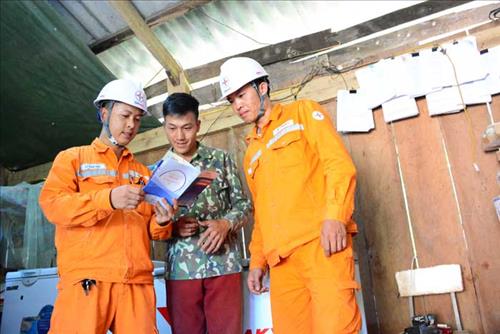 Dien Bien’s effort to remove no-electricity village