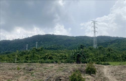 Energizing 220kV power line connected from Cam Ranh 220kV Substation to release renewable energy sources