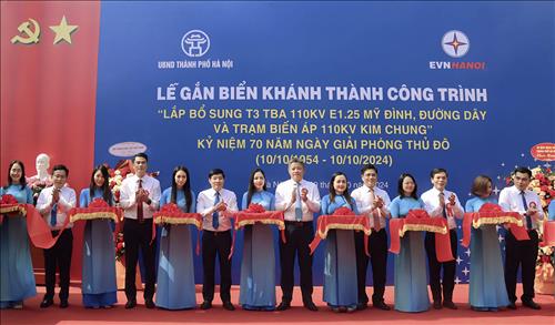 EVNHANOI: 2 works affixed name boards to celebrate 70th anniversary of Capital Liberation Day