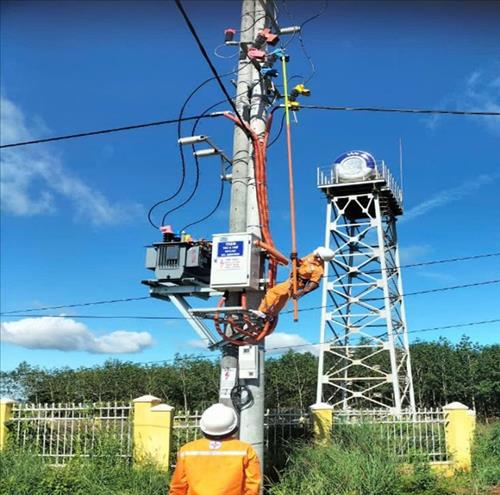 Energizing power supply project for free migration households massed in Ar Tro village (Gia Lai)