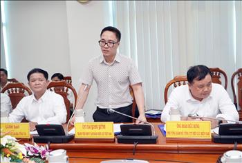 Leaders of Ba Ria - Vung Tau province work with EVN on power supply situation